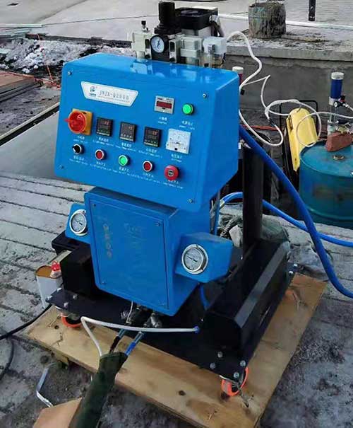聚氨酯低壓噴涂機和高壓的區別(圖1) Q2600聚氨酯發泡機