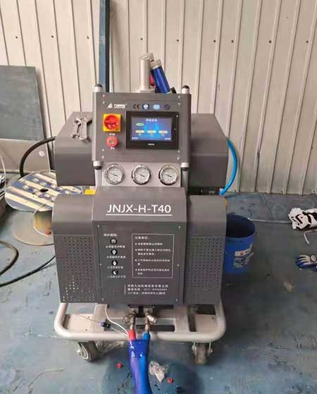 聚氨酯瓦殼是用什么機器做的(圖1) T40聚氨酯發泡機